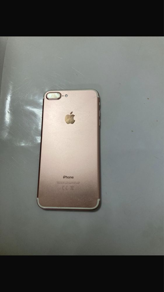 Айфон 7+ в отличном состояние