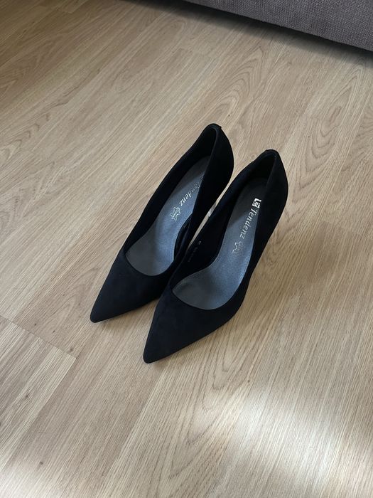 Велурени обувки с ток