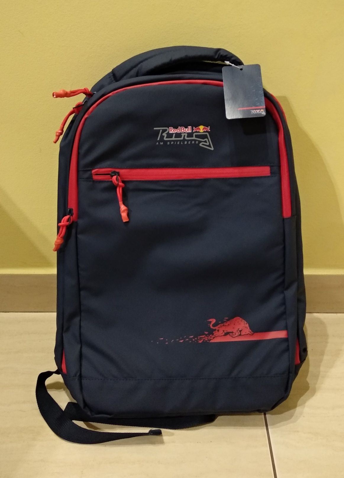 Rucsac RED BULL, impermiabil, pentru laptop mare, nou