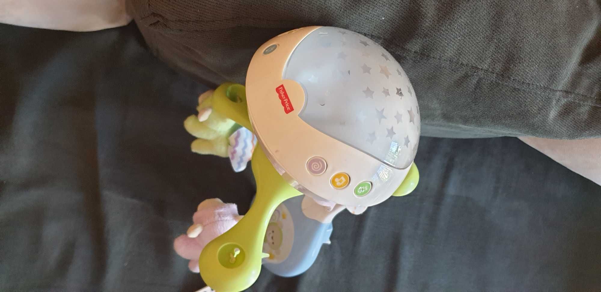 Продавам въртележка за легло Fisher Price