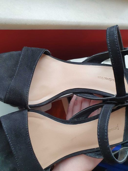 Pantofi cu toc gros ( Stradivarius )