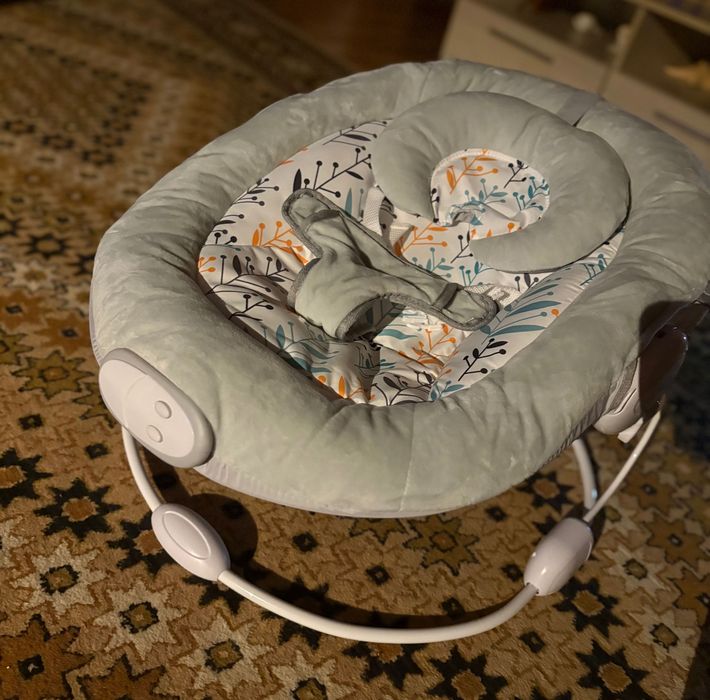 Scaun balansoar pentru bebelusi