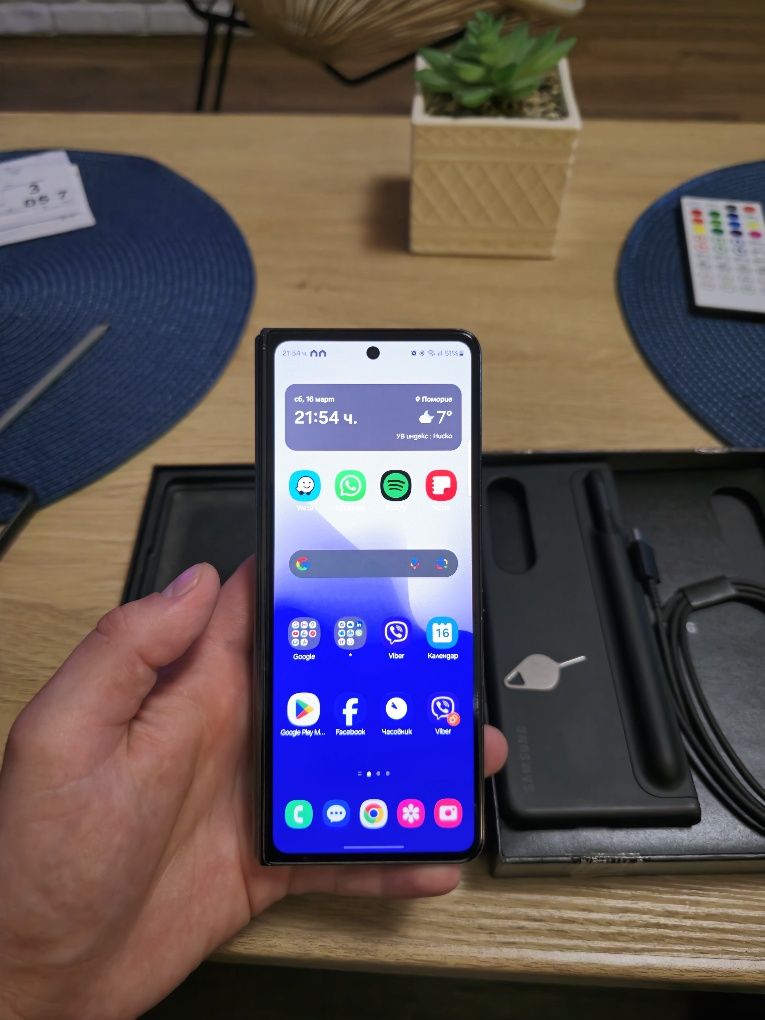 Продавам Samsung Galaxy Z Fold 4 512 с подарък часовник Gear sport gb