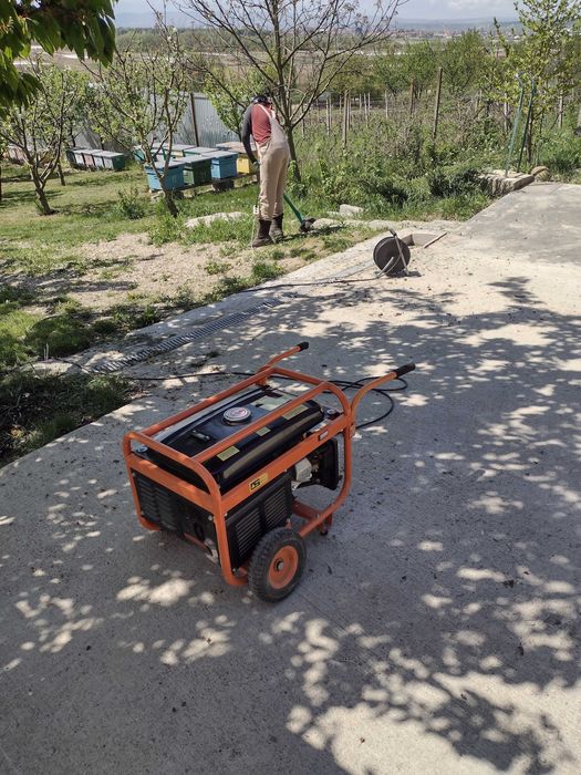 Vând  Generator curent  Cross X Tools / Germany, pe benzină monofazat