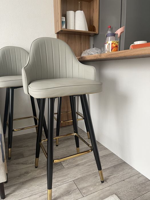 Стулья барные , для салона красоты .