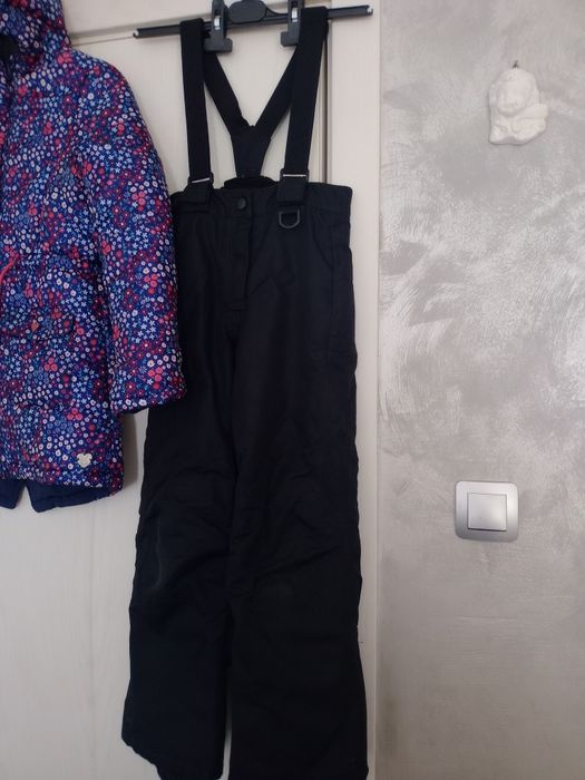 Двулицево и яке и гащеризон за ски