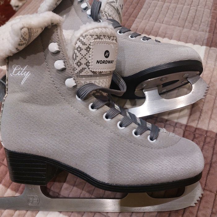 Продам коньки детские