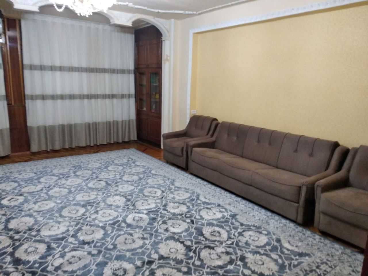 Продаю большую квартиру в центре напротив Ташкент сити (157)