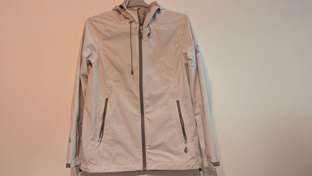 Vand geaca/foita trekking/activitati in aer liber