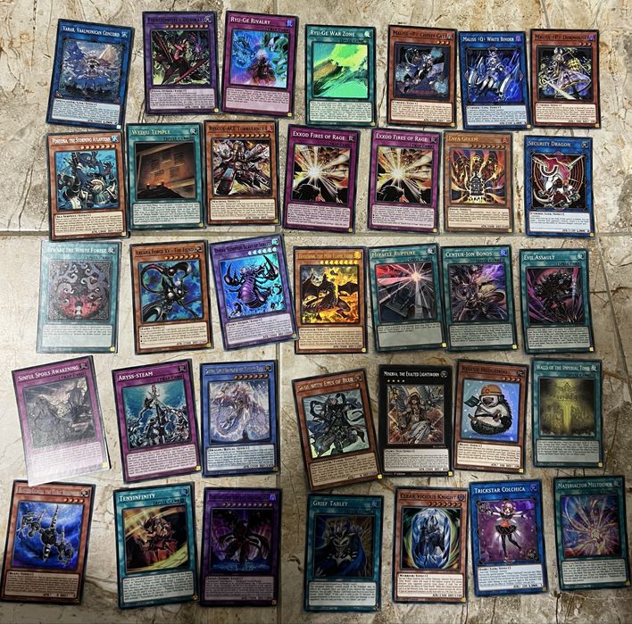 Yugioh carduri seturi difetite