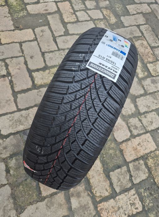 O bucată 195/65 R15 M+S iarnă - una Bridgestone Kumho