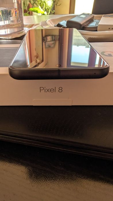 Pixel 8 ,  256 /12 памет. Цена 800 лвв.