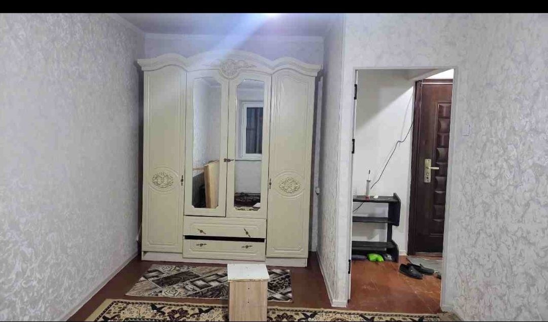 1 xonalik xonadon sotiladi 2 qavatda joylashgan 4 etajli domning 2-qav