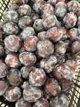 Vand prune din livada