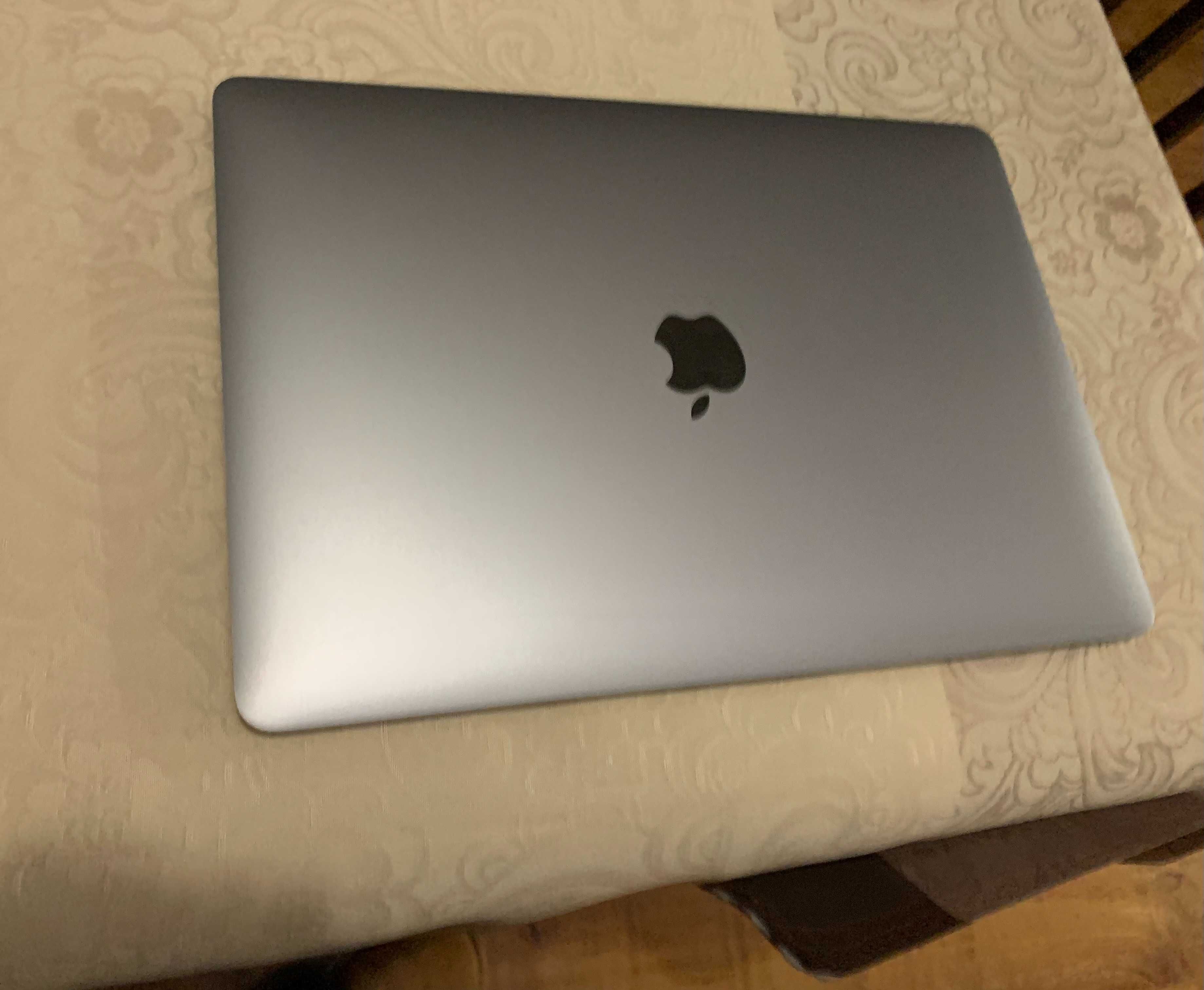 Лап топ MacBook Air 13 inch. В отлично състояние!