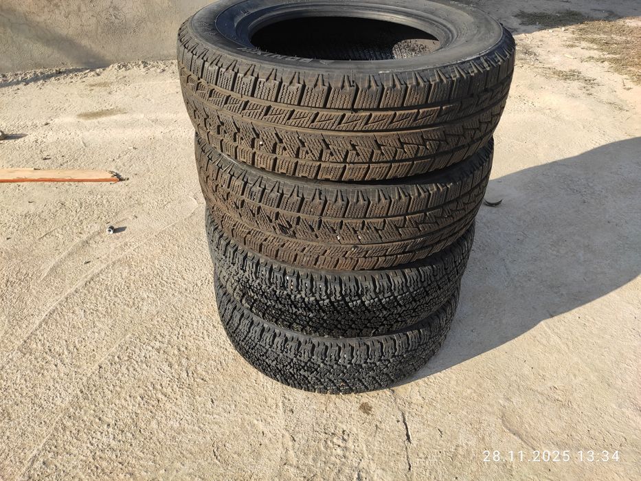 Зимние шины почти новые