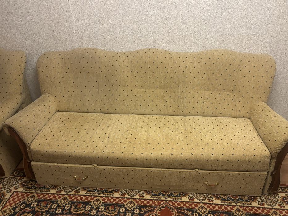 Продам диван и два кресла