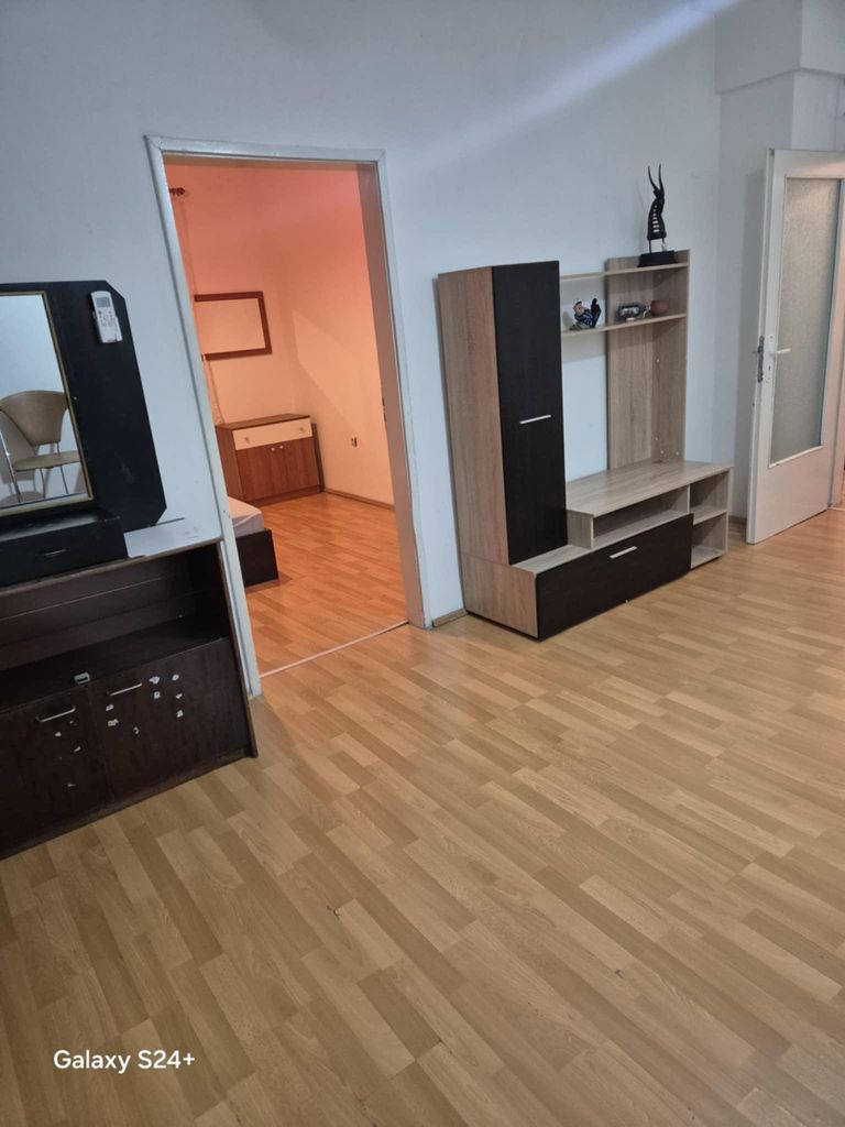 Дава се под наем Тристаен апартамент в Асеновград - 78 кв.м за 280.5 € - Снимка #1
