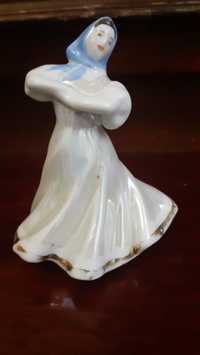 Фарфоровая статуэтка Девушка плясунья Дулево.