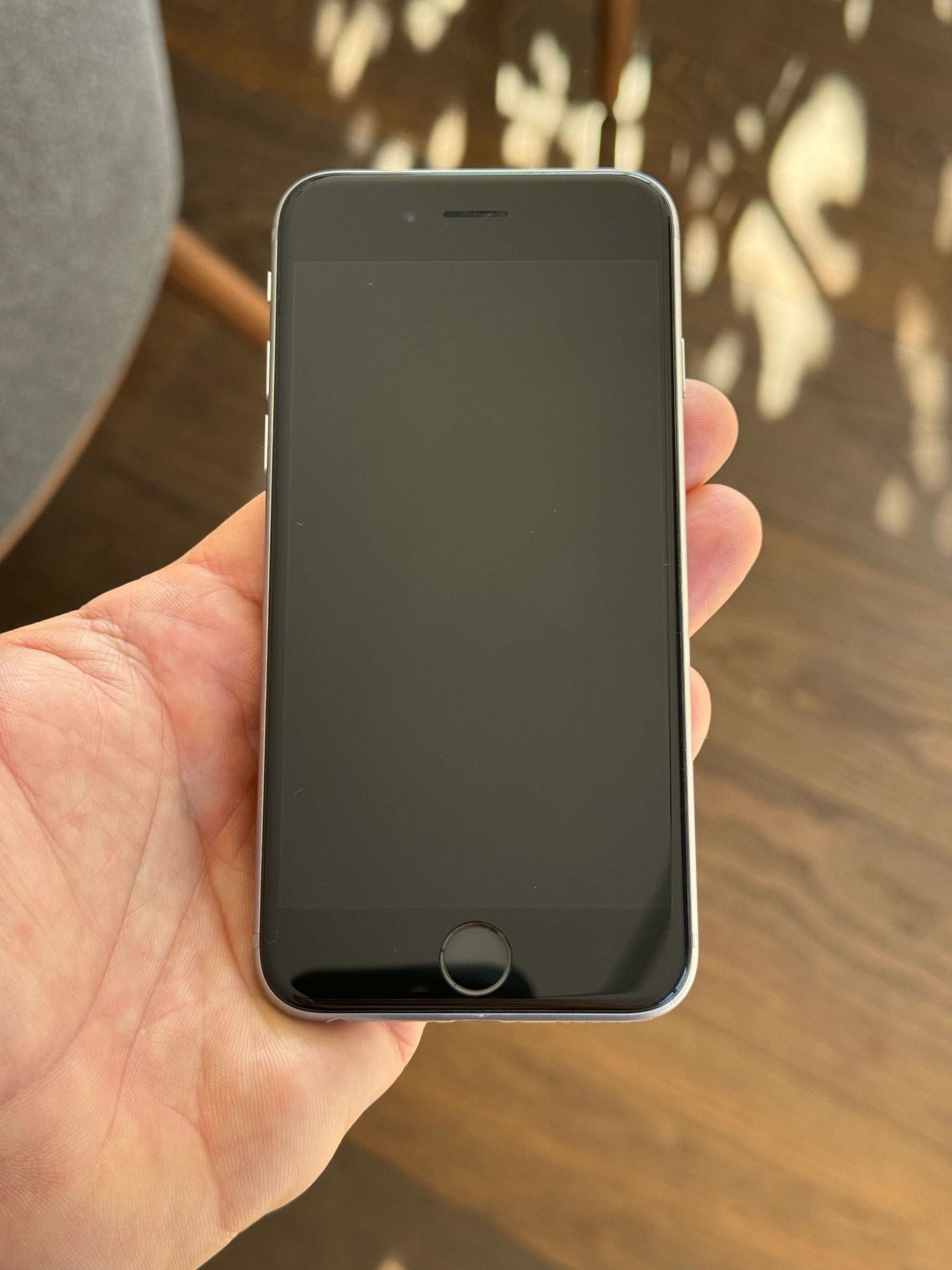 iPhone 6s, 16GB, Space Gray, Jailbroken, Locked
