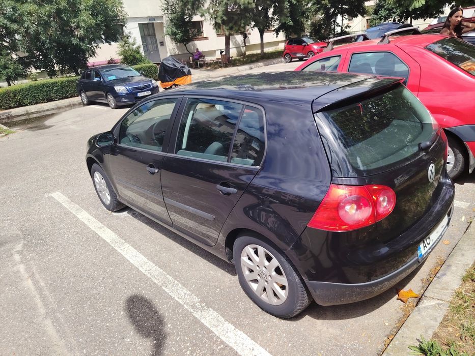 Vând Golf 5 pentru piese