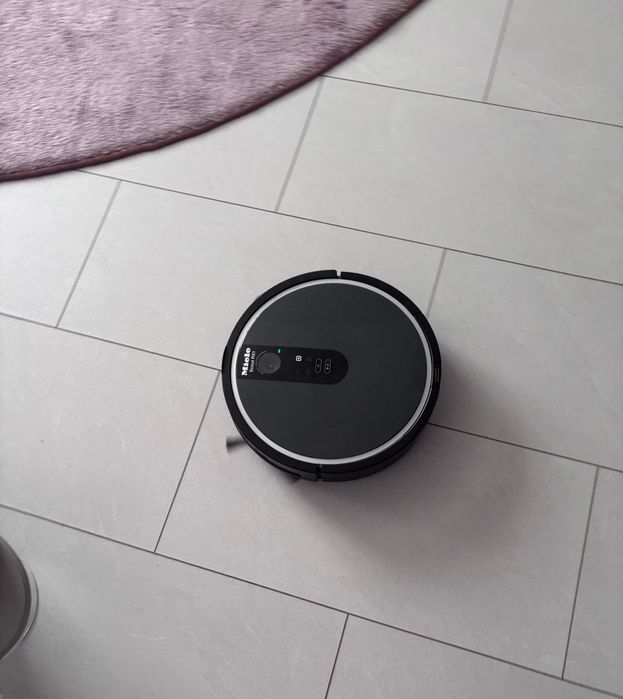 Прахосмукачка-робот
Miele Scout RX1 -
перфектният помощник за дома