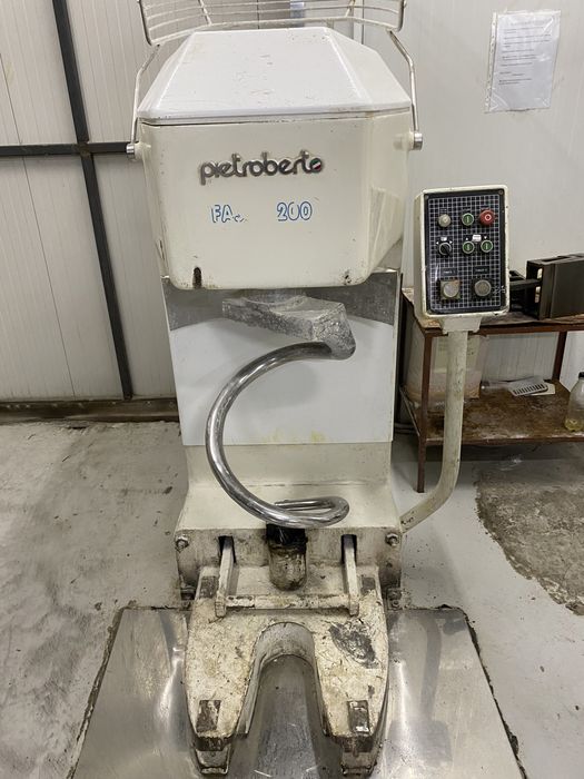 Тестомесачка и повдигач перт роберт