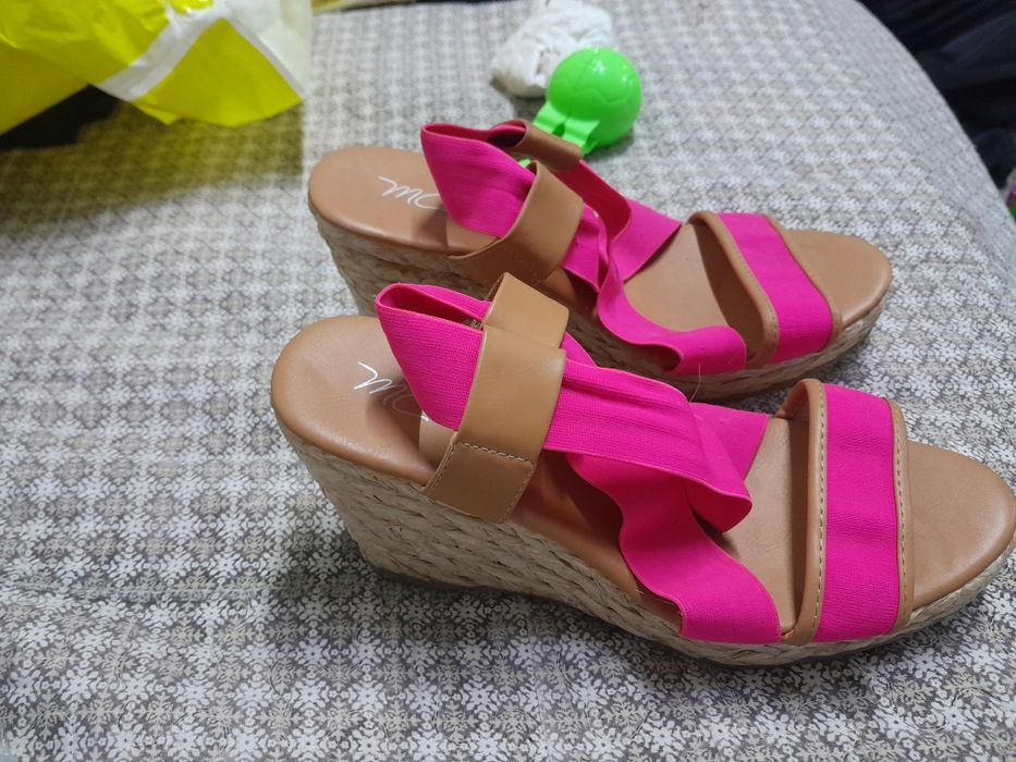 Продам летнюю и осеннюю обувь.