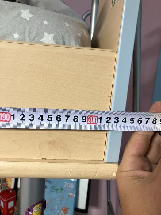 Двуетажно легло с бюро