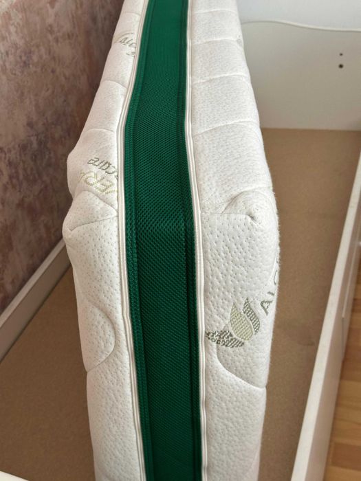 Patut cu sertare pentru copii 180 x 75 cm + saltea + 5 lenjerii de pat