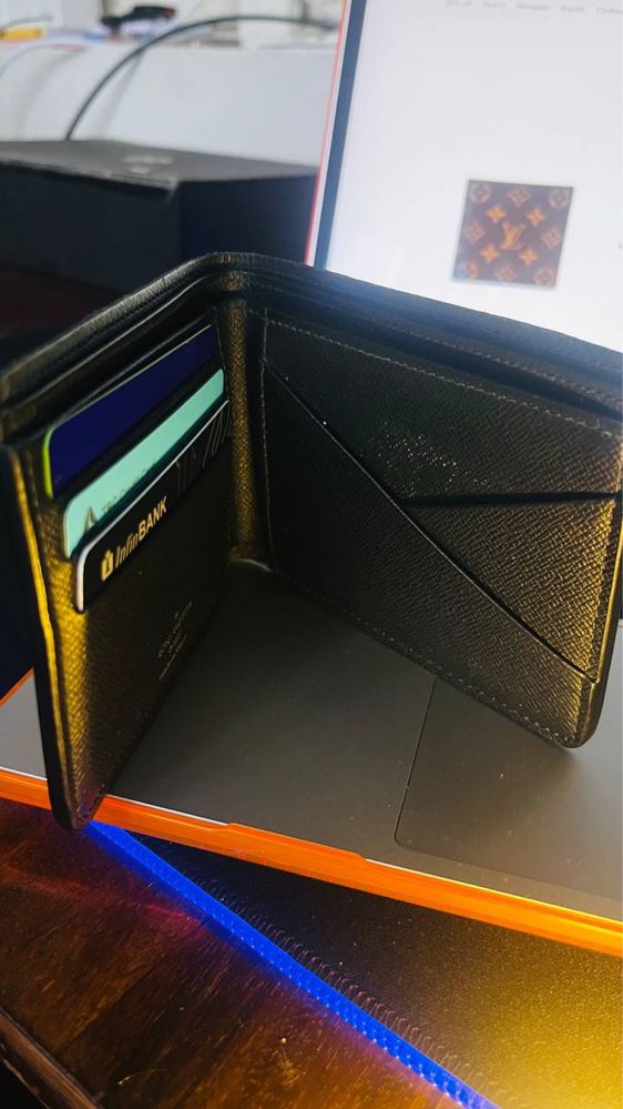 Louis Vuitton hamyon