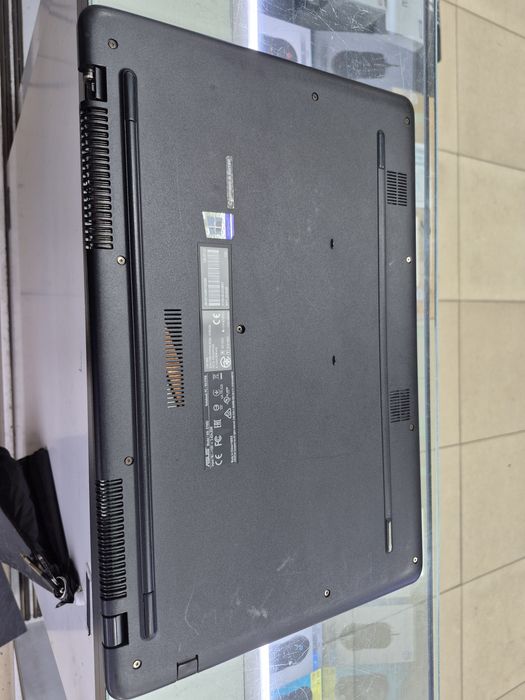 Asus X705U core i3 6006U DDR 8Gb HDD 1tb 17.3"