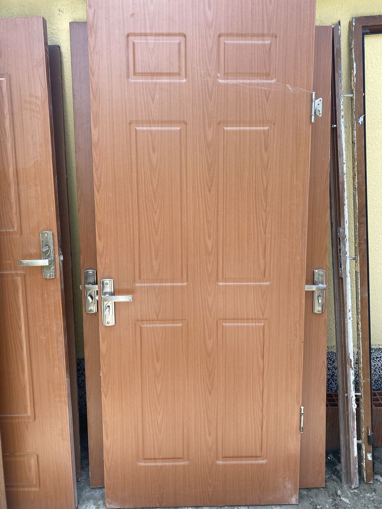Интериорни врати без каси в добро състояние