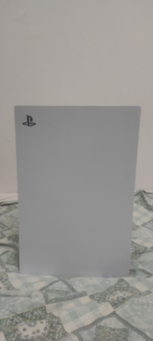 Playstation 5 Standard edition + 2 игри (подарък)