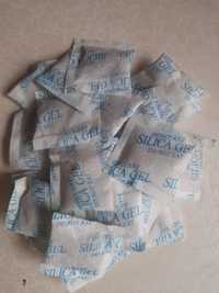 Vând pliculețe de silica gel și desicant