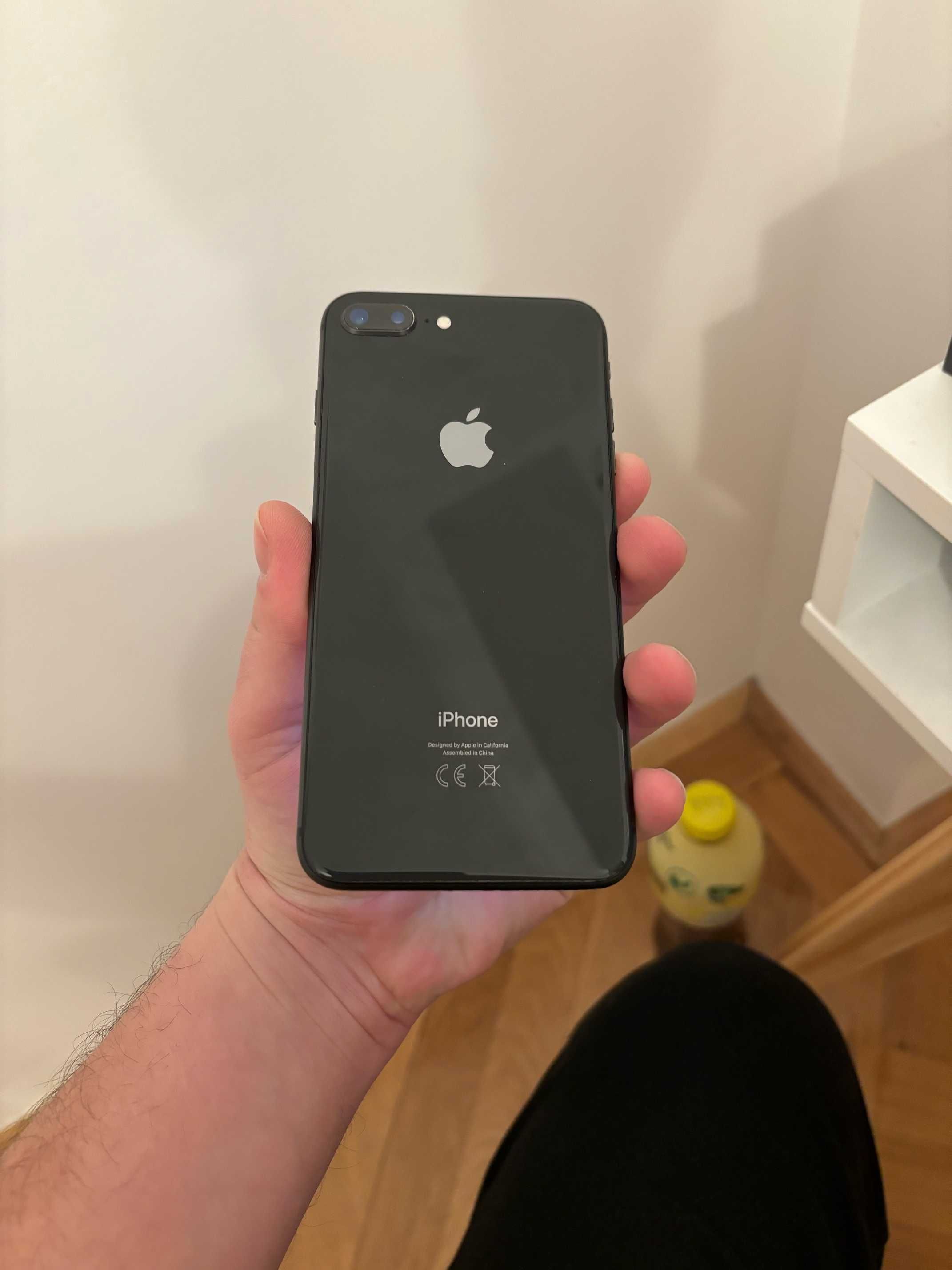 Iphone 8 Plus 64 GB stare excelenta + accesorii