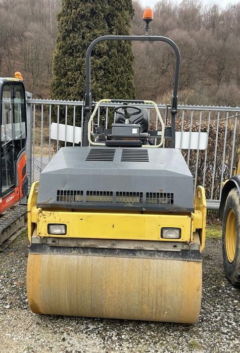 Închiriez cilindru compactor 4 tone !