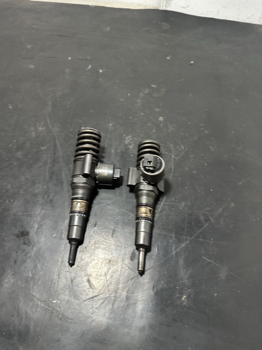 Injector Vw Golf 5 2.0 BKD AZV injectoare Golf 5 2.0 BKD 03G130073G