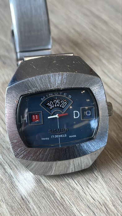 SICURA. Швейцарски часовник.