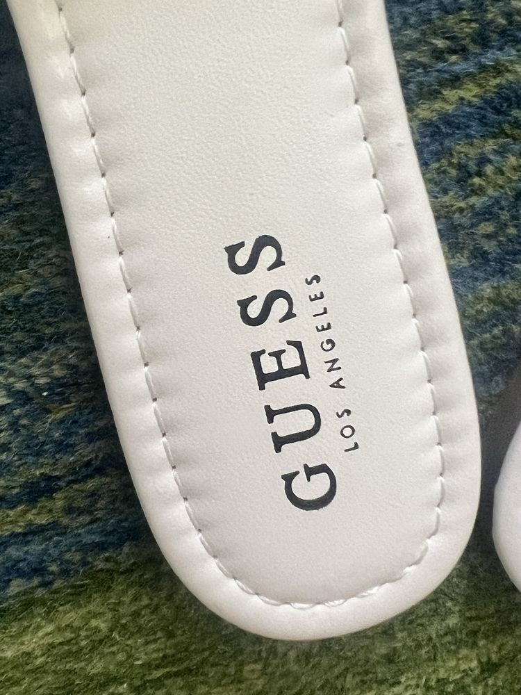 Чисто нови чехли guess