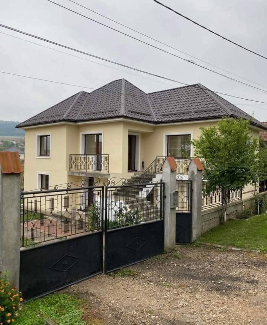 Reparații acoperisuri montaj țiglă metalica  izolați polistiren