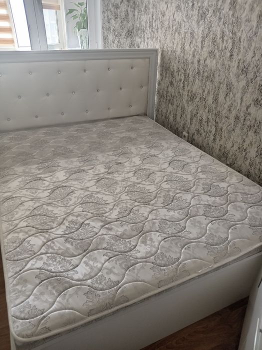 Спальный кровать.  150000