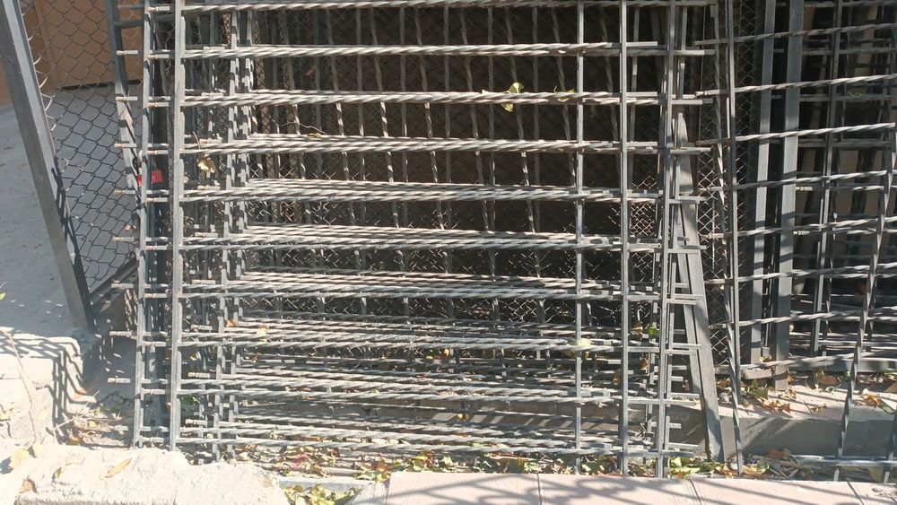 Продаю металлический забор 30 метров
