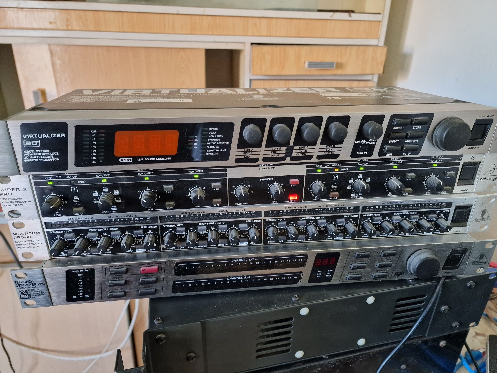 Diverse behringer