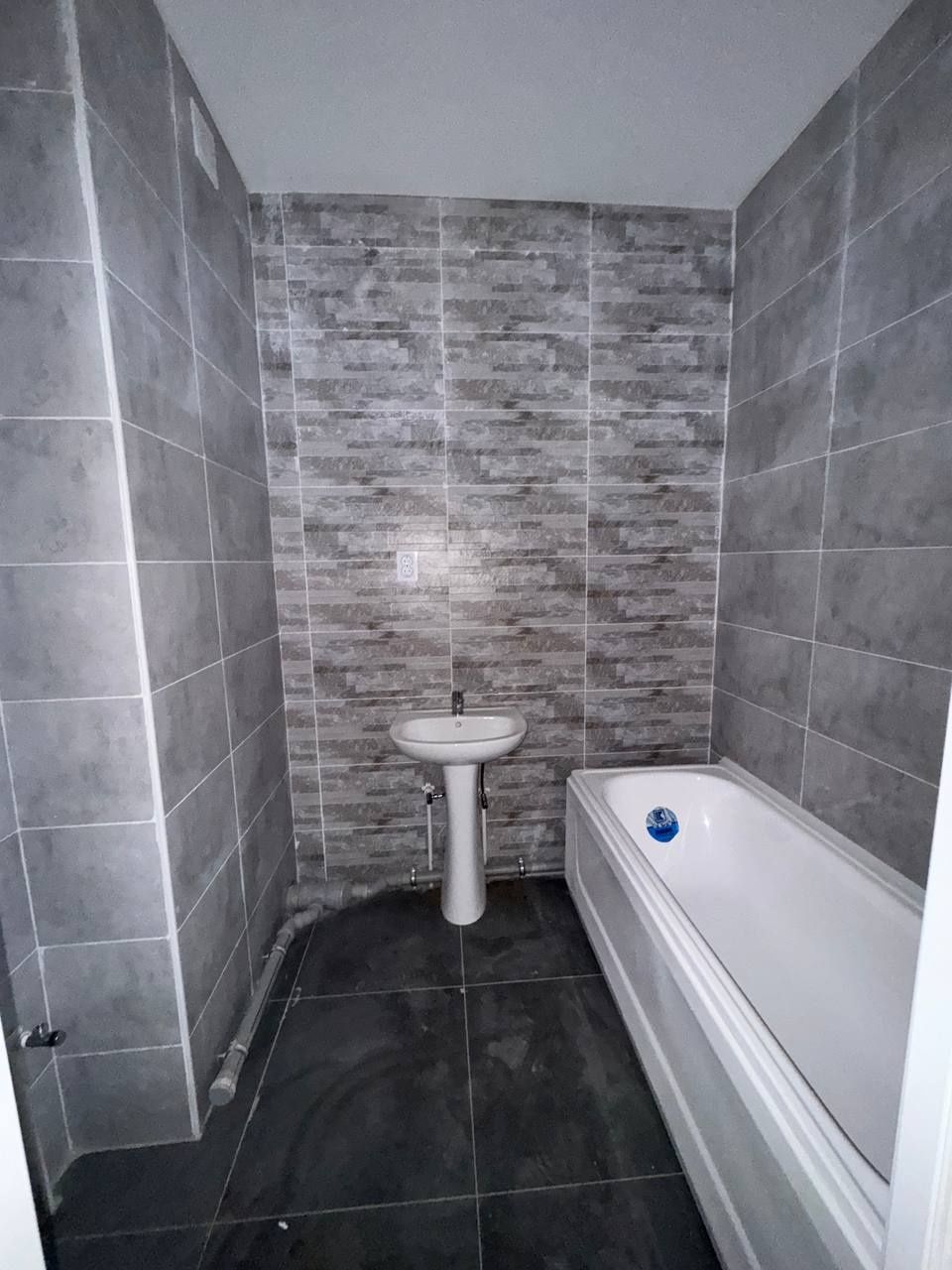 Ижарага Квартира Ассалом Хаво  2 хонали 5 етаж 350$ оилага