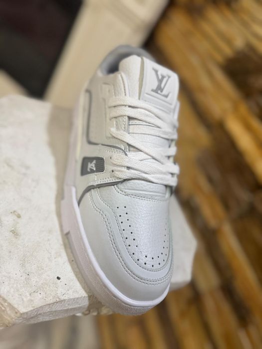 Adidași/Tricouri Modele