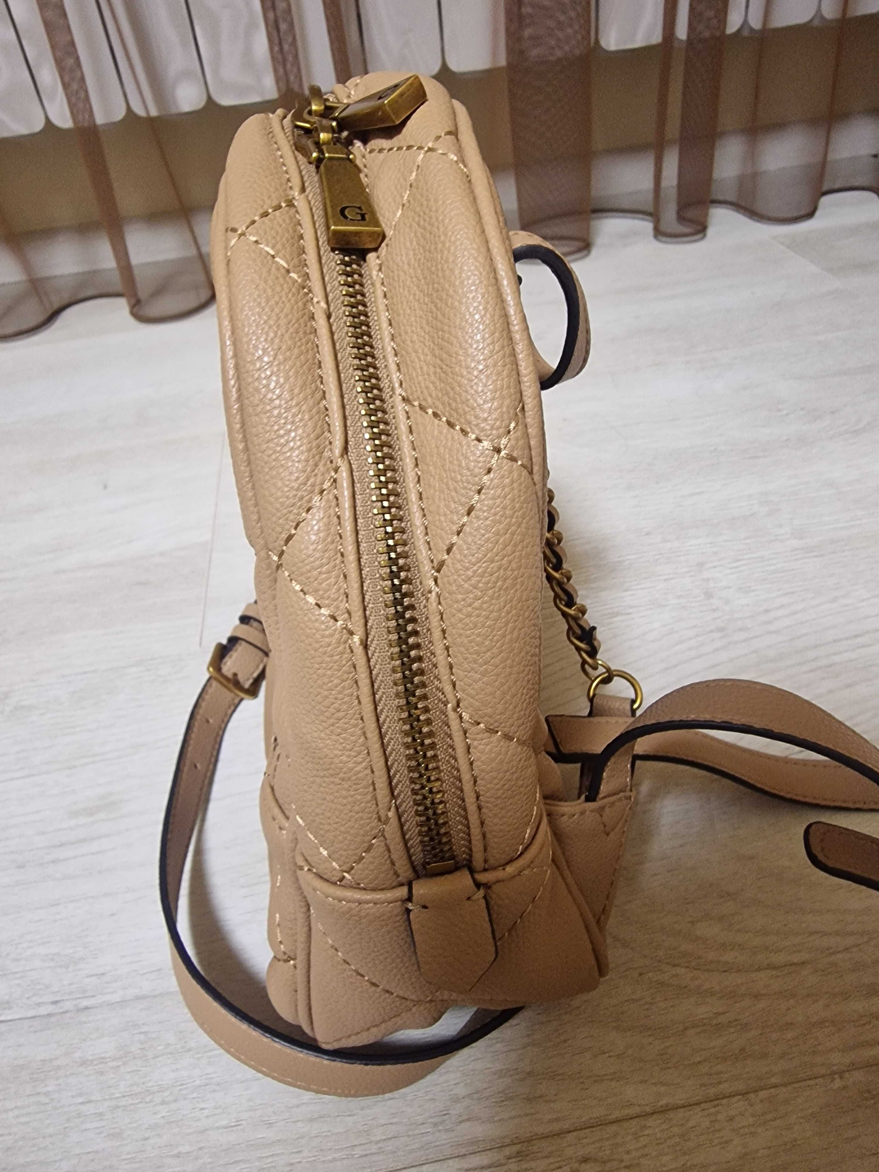 Дамска раница Guess