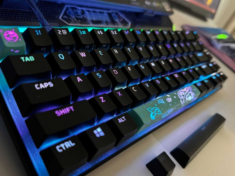 Tastatură mecanică HyperX Alloy Origins 65 – switch-uri Aqua