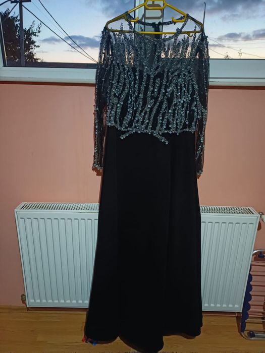Rochie elegantă de seară / ocazie, neagră cu aplicații strălucitoare