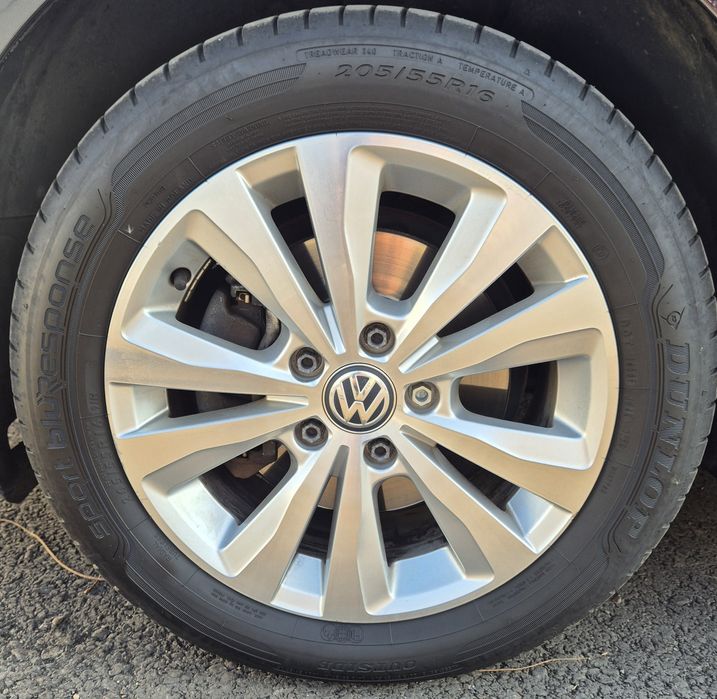 Vând Volkswagen Golf 7 / roți iarnă CADOU